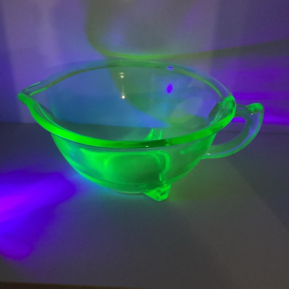 Hazel Atlas Uranium Glass Batter Mixing Bowl Made in USA - Picture 2 of 8